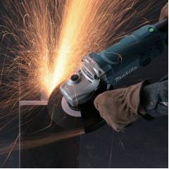 Makita 7 Inch Angle Grinder, GA7050, Power: 2000 W